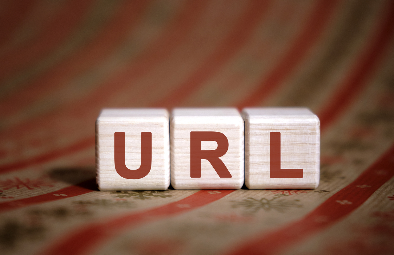 A sigla URL significa: Uniform Resource Locator, que é definida como “Localizador Uniforme de Recursos”.